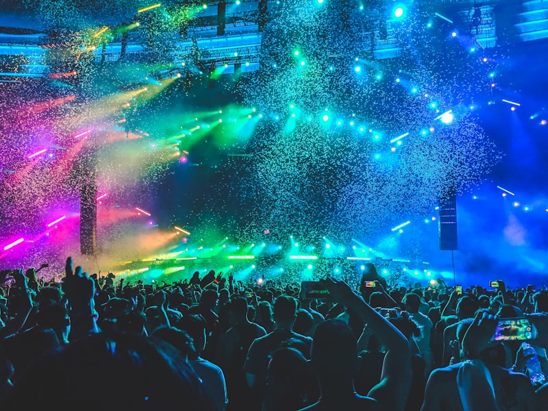 How Live Music Changes the Energy of a Reception