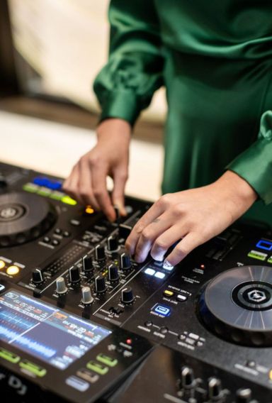 Find the artists who belong at your celebration.