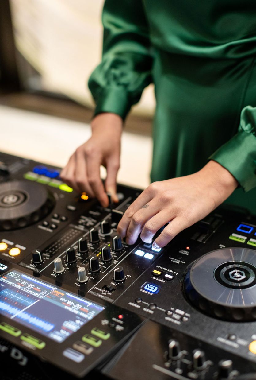 Find the artists who belong at your celebration.